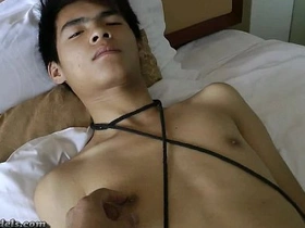 亚裔美少年束缚手活 gay porn chinese bdsm