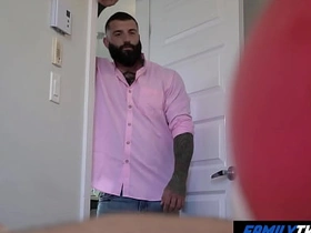 家庭嫩肉 - 和熊系继父共度情人节 hot gay twins porn