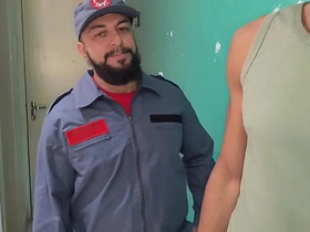 跟我工作的公寓里直男住户搞上了 gay porn chinese brazilian