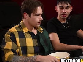 深柜男在电影院约炮基佬情人 hot muscle chinese gay porn