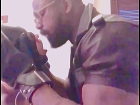 肌肉男BDSM跨种族玩乳头 舔肛打飞机 asian gay porn anal