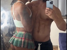 穿迷你裙的骚货被大鸡巴猛男干 hot infian gay porn