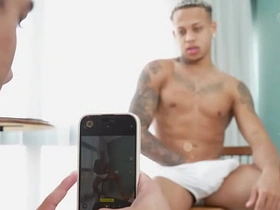 叫兄弟来拍照 结果他把我鸡巴嗦到射精 asian gay slave sexual connection videos