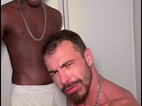 和大鸡巴玩花样 gay korean porn video