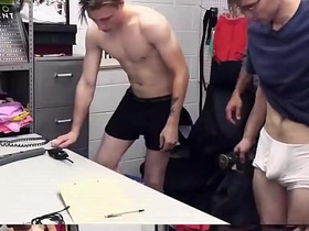 少年犯系列-叛逆小子扎克被淫荡警官深喉爆菊 hot black gay porn