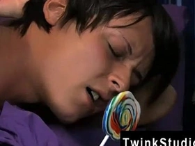 大屁股亚洲基佬电影 这个超级萌货边吃边 gay porn chinese 2026