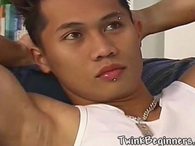 性感亚洲小受爱自慰 hot asian daddy gay porn