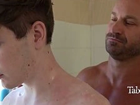 瘦猴打扫房子 继父就给他通水管 chinese whirly gay porn