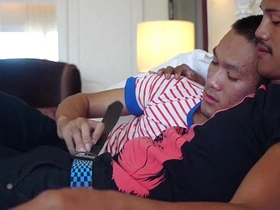 亚洲嫩男Daniel与Guy无套肛交 japan gay porn boyfriend